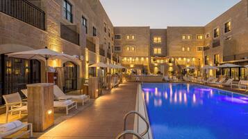 Außenpool, Liegestühle