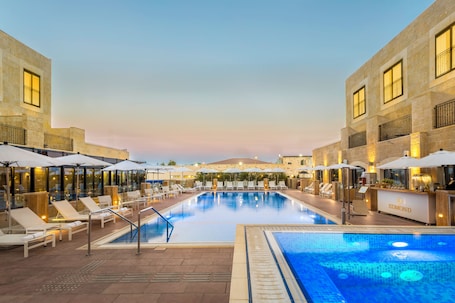 Outdoor pool, sun loungers