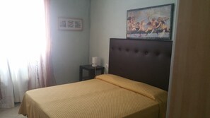 Standard Double Room | In-room safe, desk, free WiFi, bed sheets - Hotel Illi  (Massa)