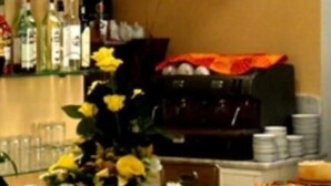 A buffet area with a variety of food items and a selection of beverages. - Hotel Illi  (Massa)