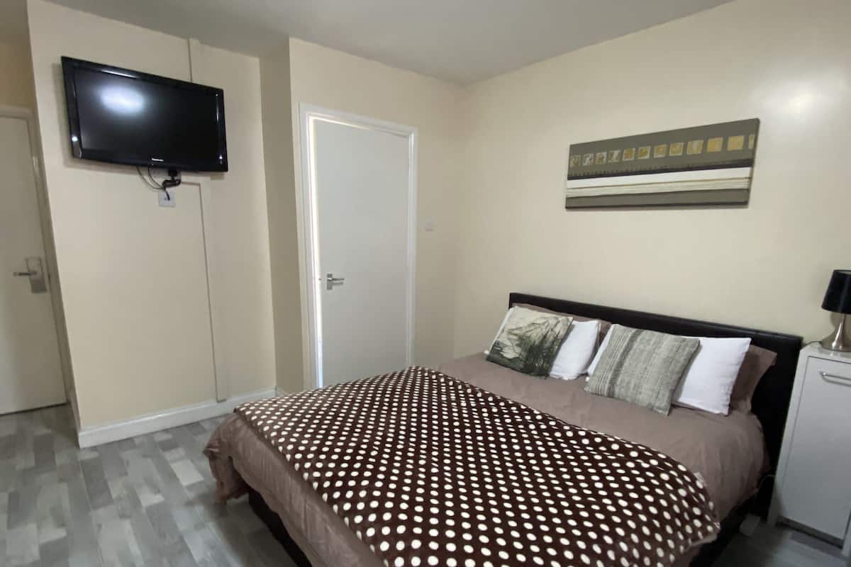 Double Room, 1 Double Bed, Private Bathroom | WiFi (free), individually decorated, individually furnished, bed sheets
