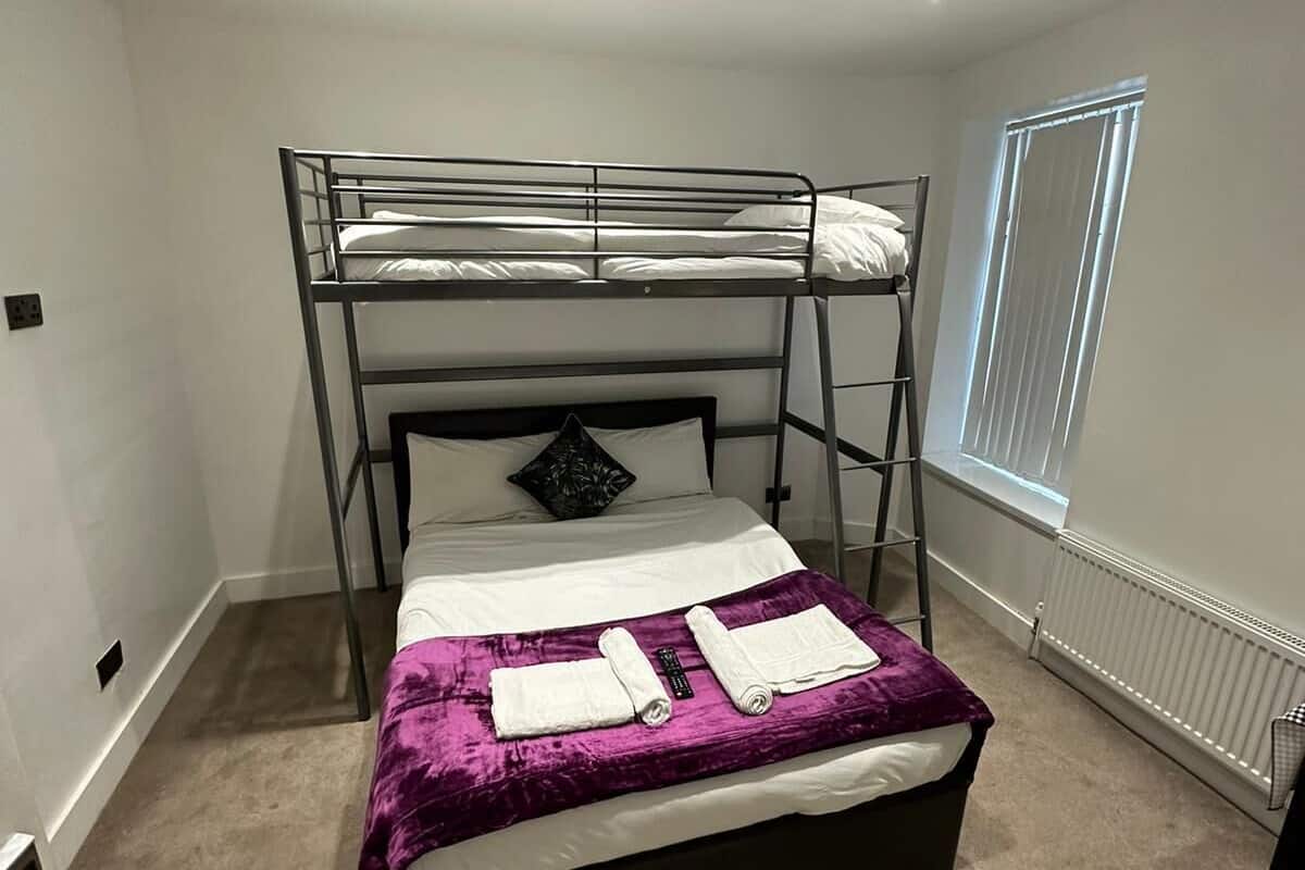 Triple Room | WiFi (free), individually decorated, individually furnished, bed sheets