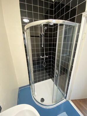 Dusche im Bad