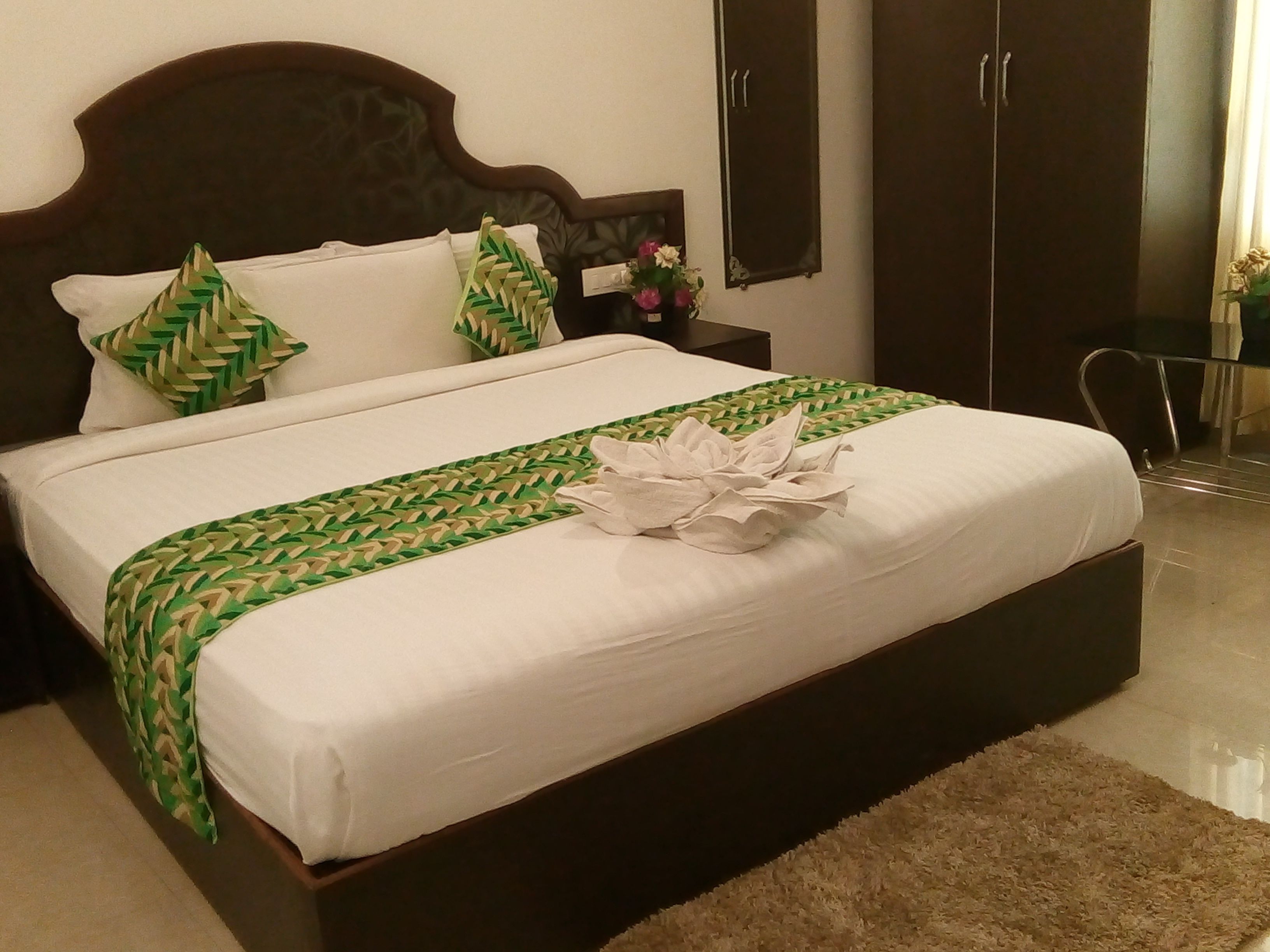 executive room, 1 double bed, non smoking | individually furnished, desk, soundproofing, free wifi