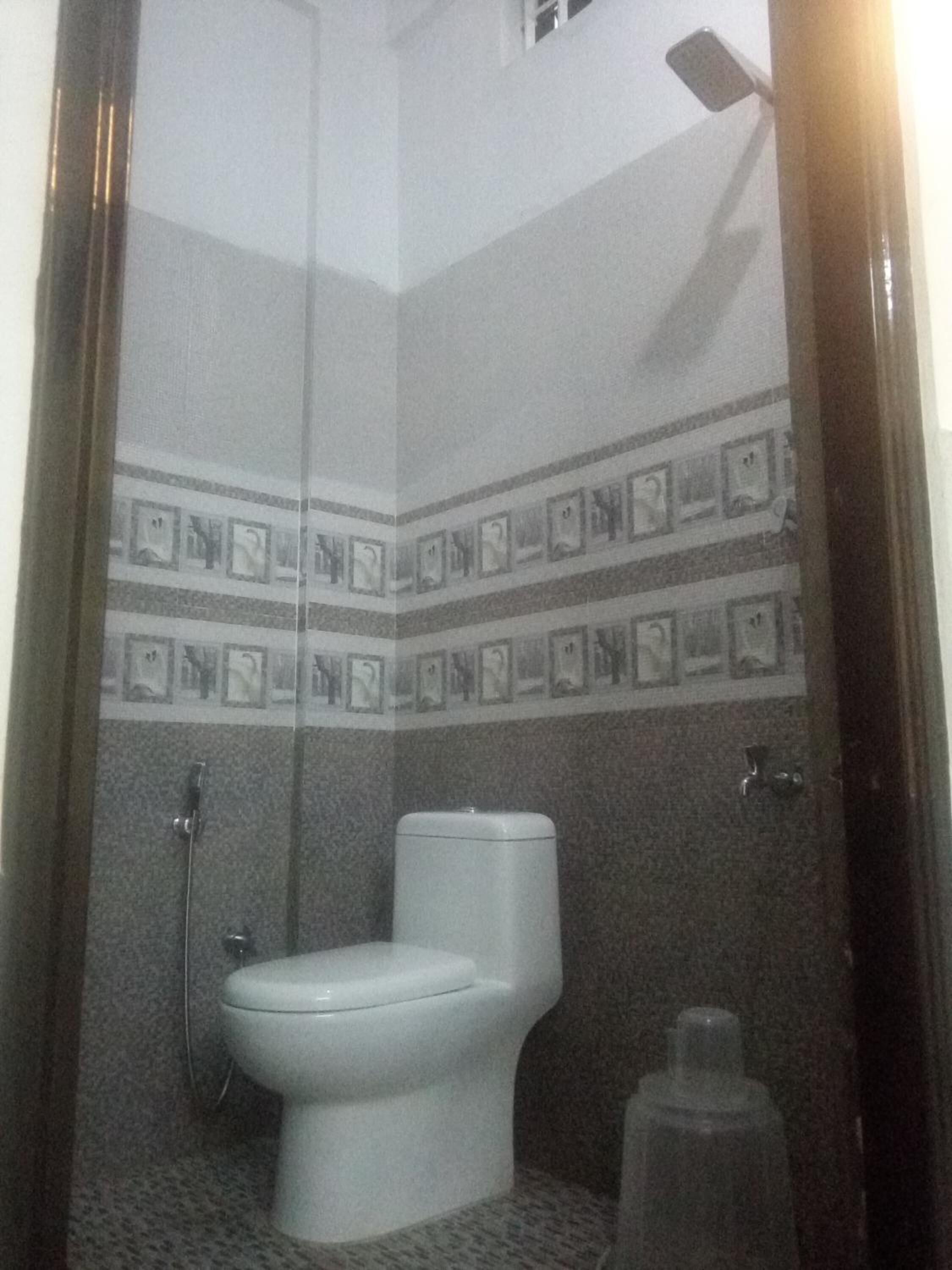 shower, rainfall showerhead, free toiletries, towels