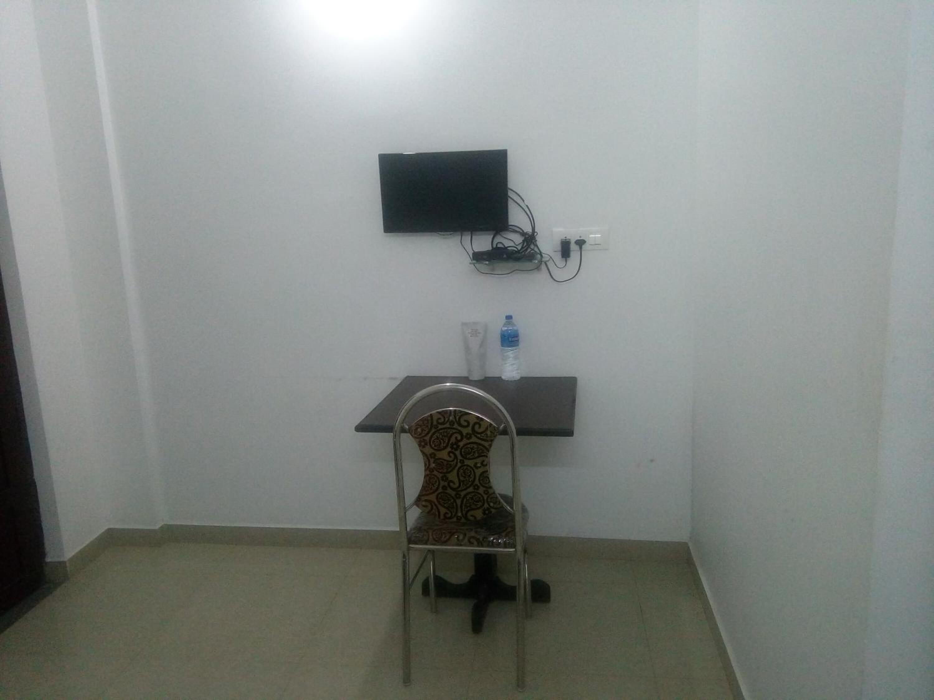 individually furnished, desk, soundproofing, free wifi