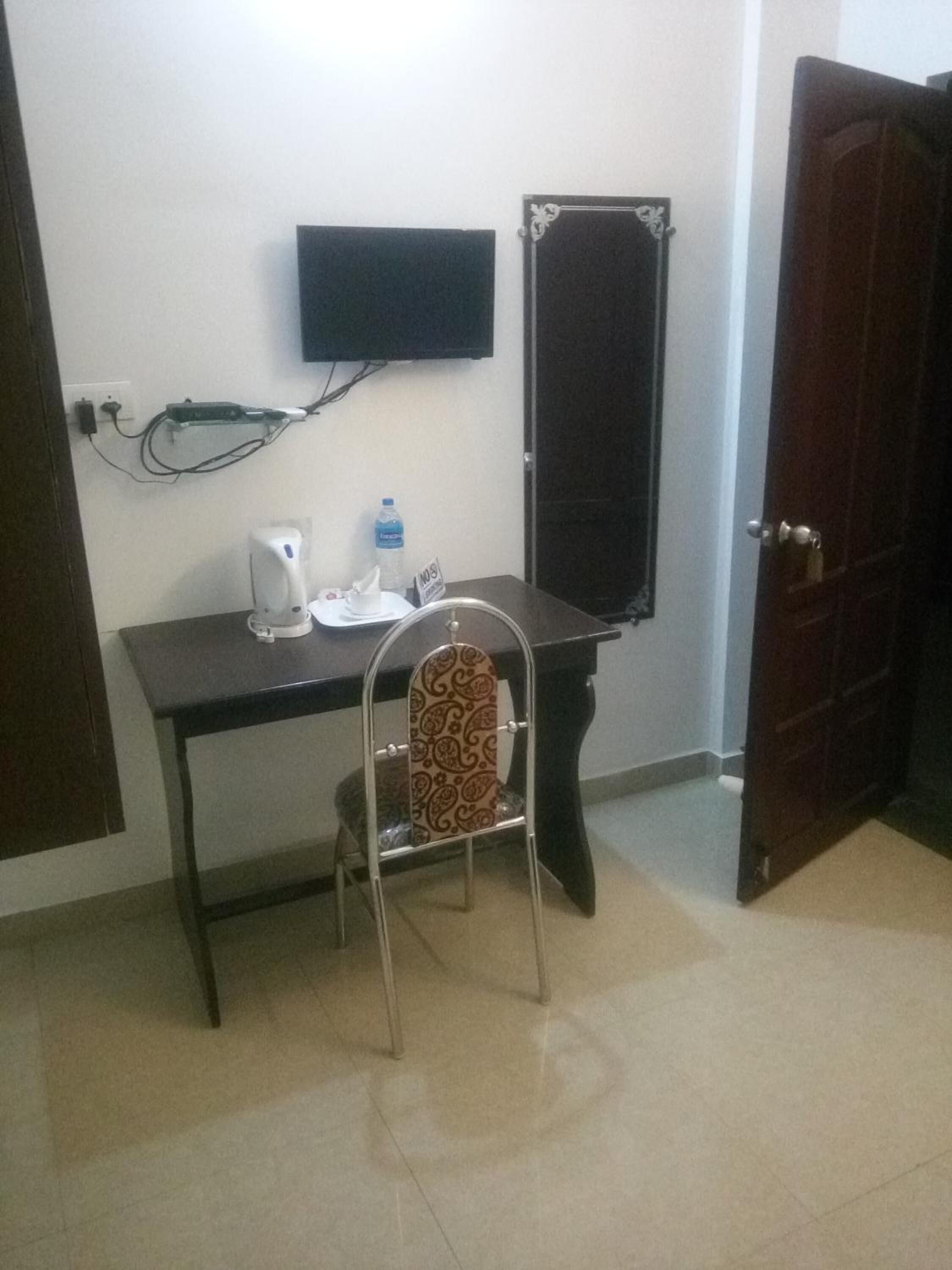 individually furnished, desk, soundproofing, free wifi