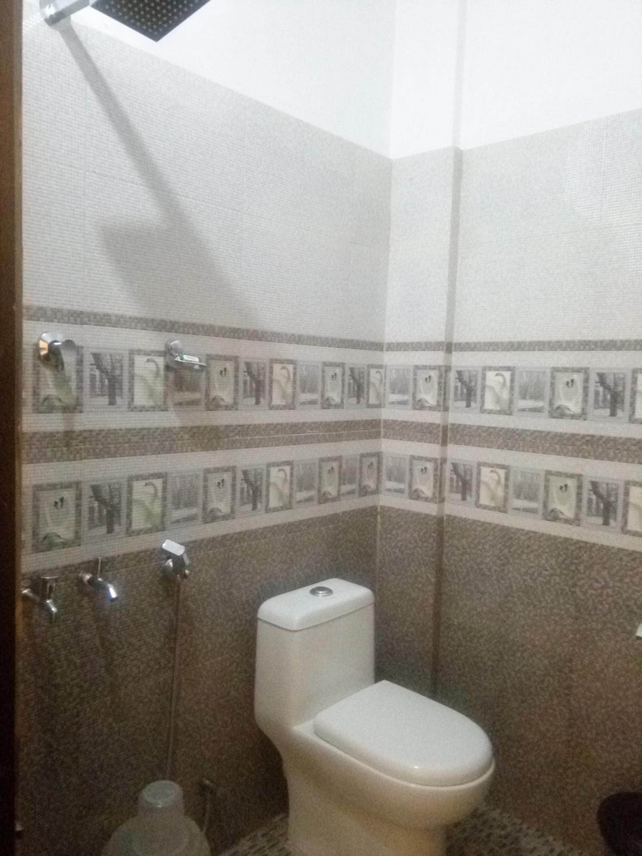 shower, rainfall showerhead, free toiletries, towels