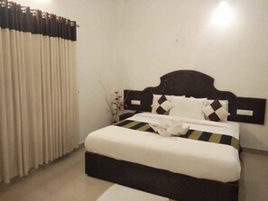 Individually furnished, desk, soundproofing, free WiFi - Ebenezer Plaza (Aluva)