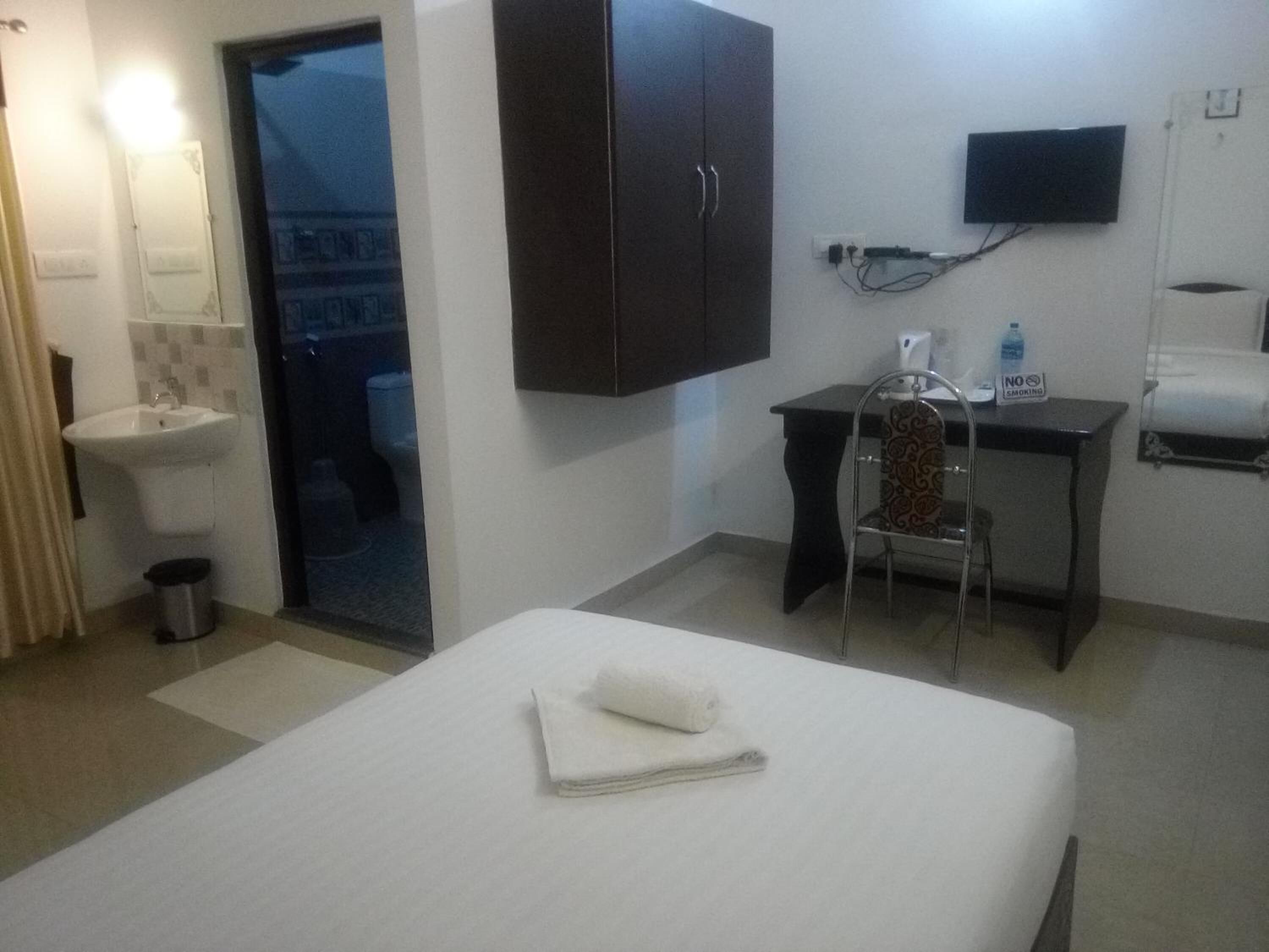 individually furnished, desk, soundproofing, free wifi