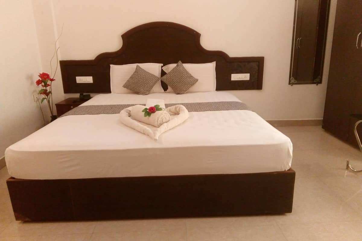 individually furnished, desk, soundproofing, free wifi