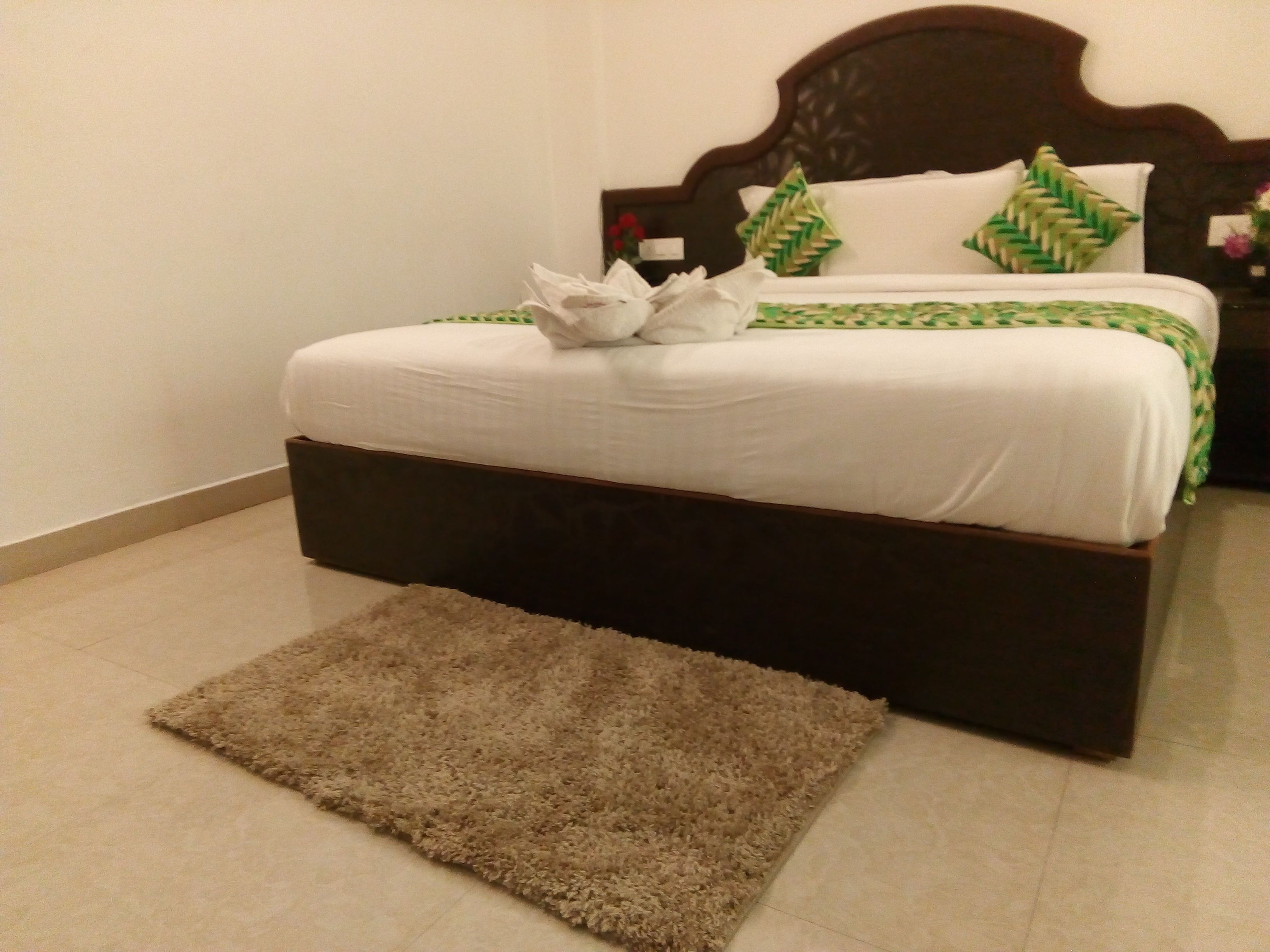 deluxe room, 1 double bed, non smoking | individually furnished, desk, soundproofing, free wifi