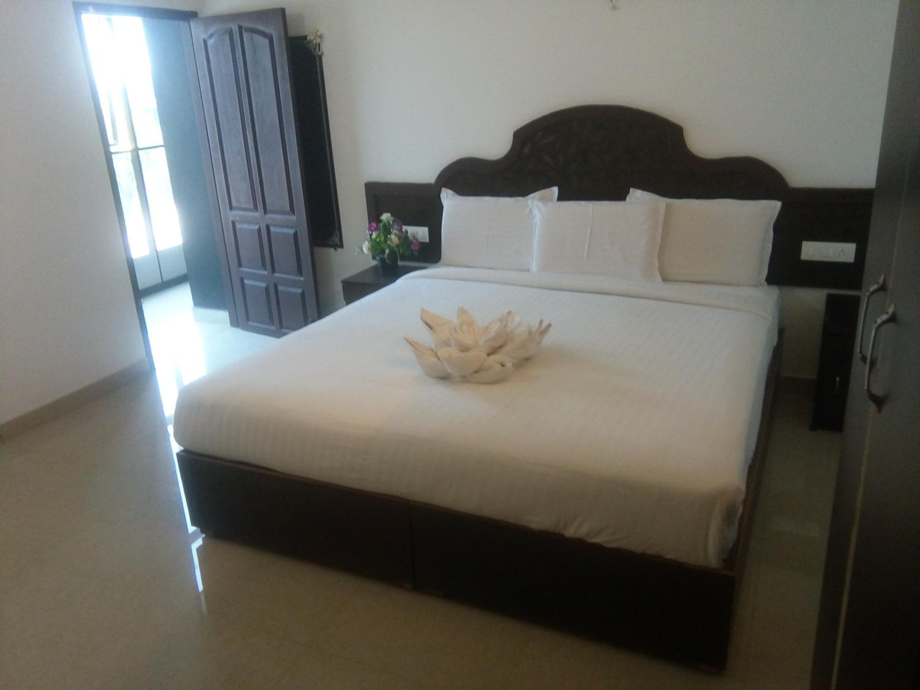 individually furnished, desk, soundproofing, free wifi