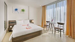 Panoramic Room | Minibar, desk, blackout drapes, soundproofing - Kaluga Hotel (Da Nang)