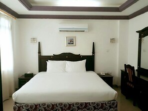 Desk, blackout drapes, iron/ironing board, free WiFi - Palace Hotel Apartment (Muscat)