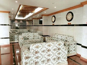 Lobby sitting area - Palace Hotel Apartment (Muscat)