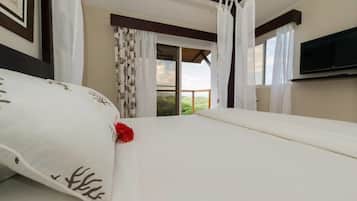 Room, 1 Double Bed, Non Smoking | Desk, WiFi (free), bed sheets