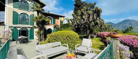 屋外ダイニングエリア