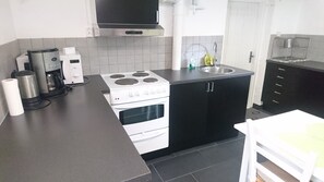 Apartment | Private kitchen | Fridge, microwave, oven, stovetop - Apartment in a house- Great location (Mora)