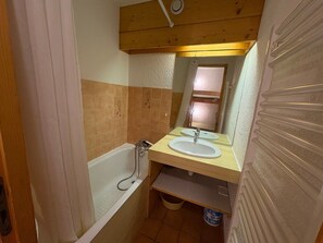 Bathroom - Cozy studio cabin with balcony, sleeps 5, Les Saisies (Les Saisies)