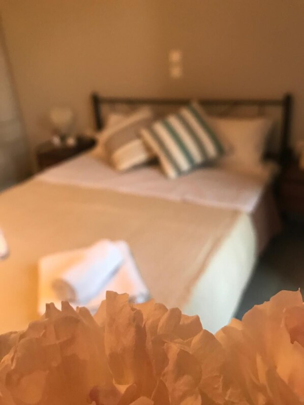 3 bedrooms, in-room safe, soundproofing, iron/ironing board - Stathis Home (Lefkada)