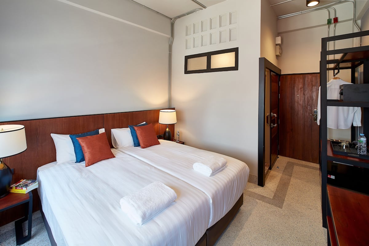 Caja de seguridad en la habitación y cortinas blackout