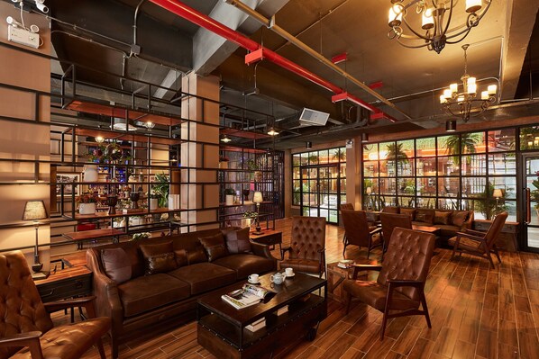 Lobby sitting area - W22 by Burasari (Bangkok)