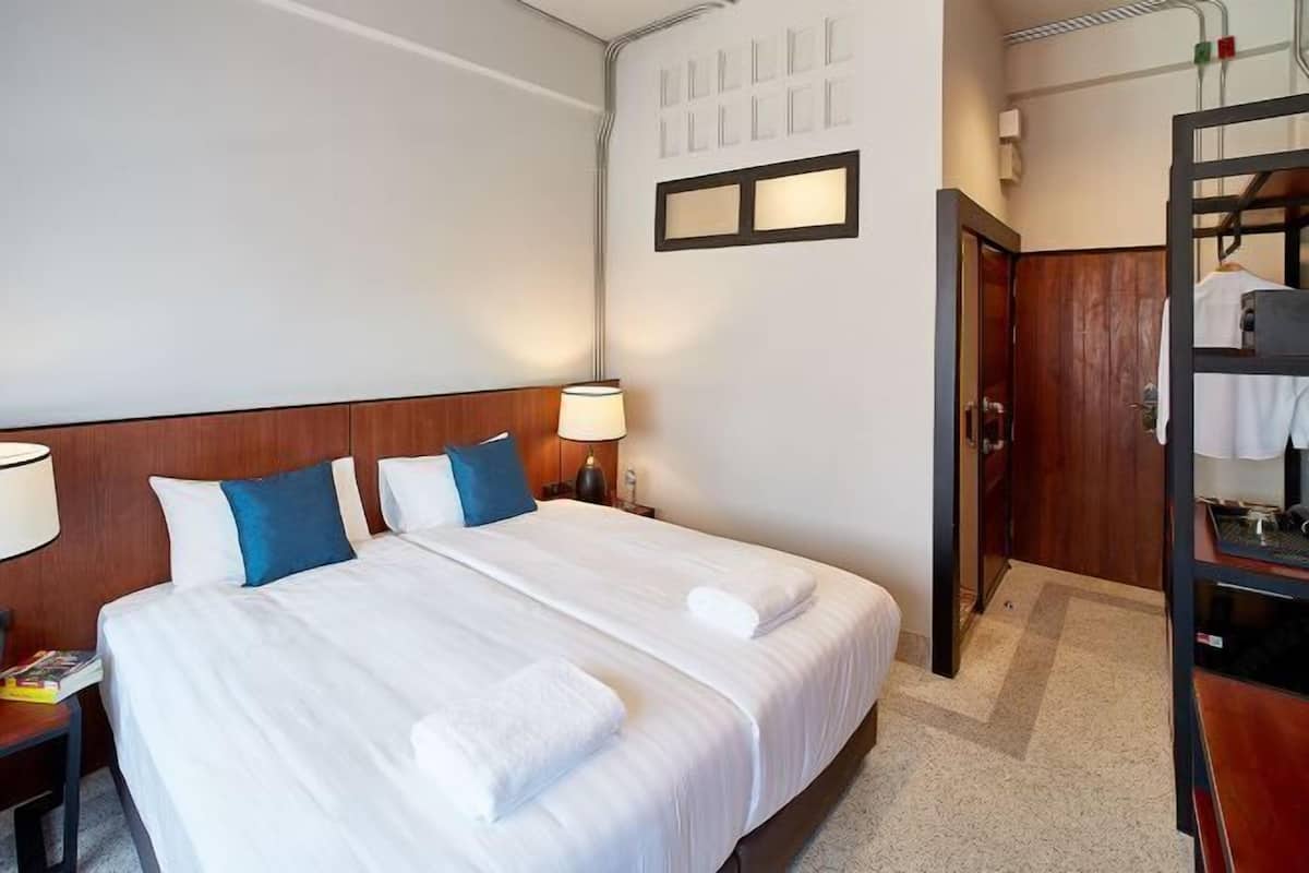 Zimmersafe, Verdunkelungsvorhänge, schallisolierte Zimmer