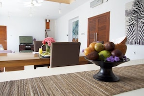 Luxury-Villa, 3 Schlafzimmer | Wohnbereich | Flachbildfernseher