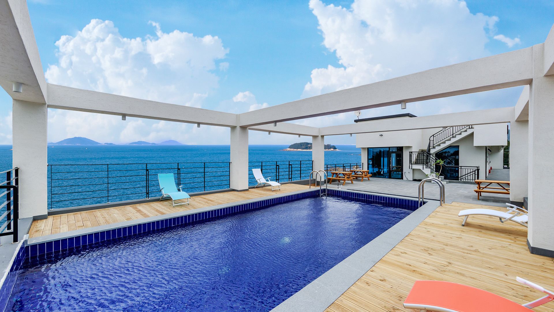 Kolam renang outdoor