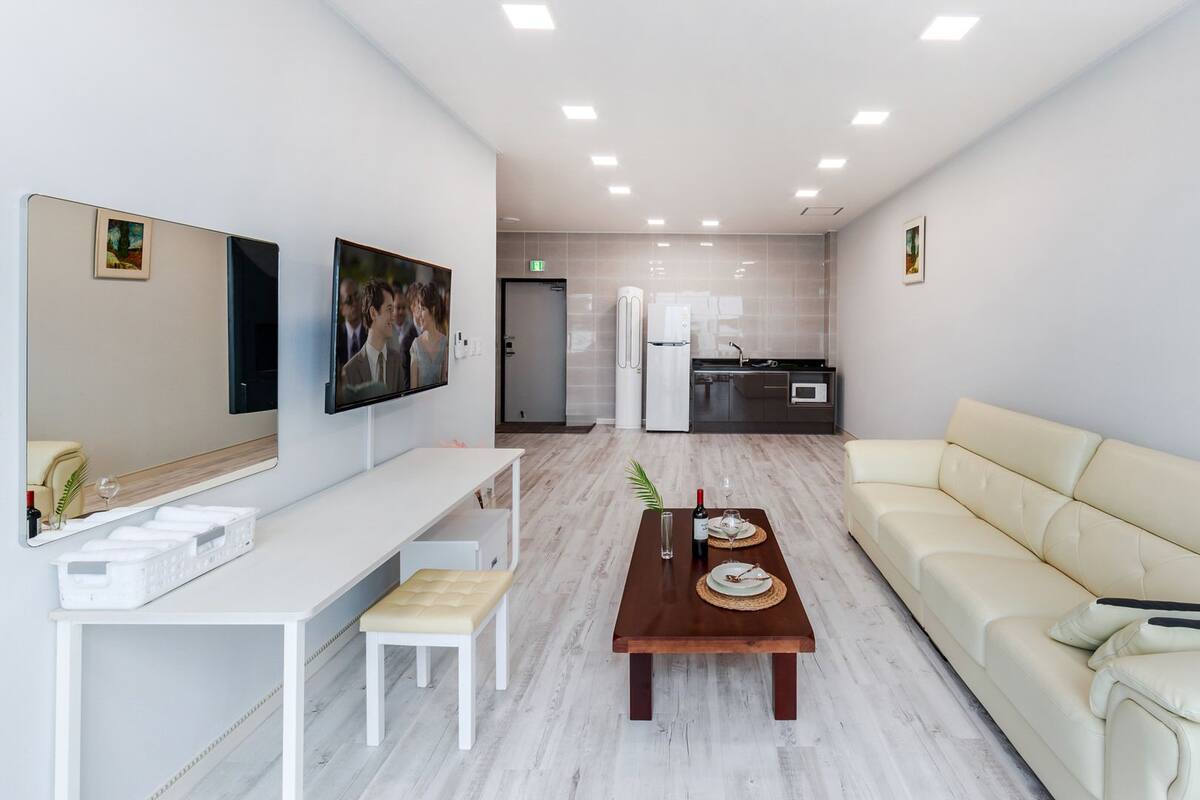 Deluxe Room, 2 Bathrooms (1F) | Soggiorno | TV a schermo piatto