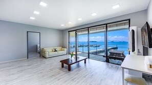 Deluxe Room, 2 Bathrooms (2F) | Living room - Oh La La Pension (Yeosu)