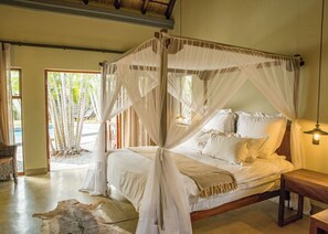 Deluxe tweepersoonskamer | 1 slaapkamer, een kluis op de kamer, een bureau, een laptopwerkplek