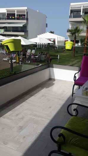 Appartement, fumeurs, vue piscine | Terrasse/Patio