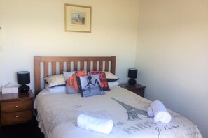 3 bedrooms, iron/ironing board, free WiFi, bed sheets