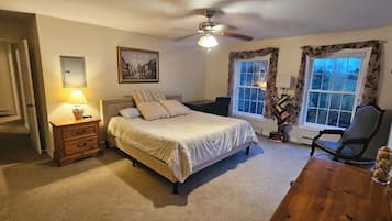 4 bedrooms, desk, iron/ironing board, free WiFi