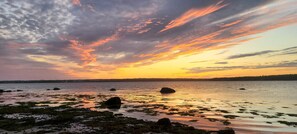 Ligstoelen aan het strand, strandlakens