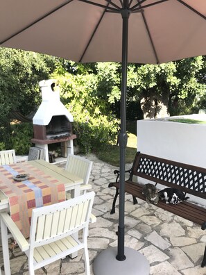 Outdoor dining - Puutarhatalo Gargano Macchia Liberassa, 10 Minuutin Päässä Mattinatasta (Puglia)