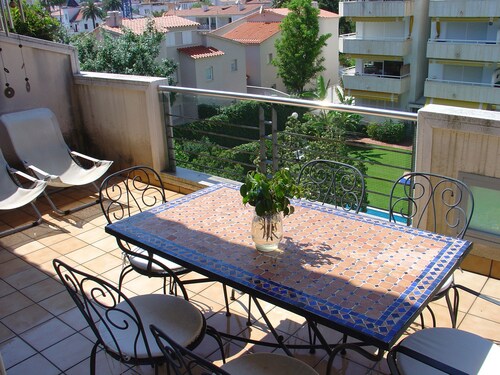 Duplex centro Sitges a 50 metros playa- WIFI gratis, A/C y Parking privado