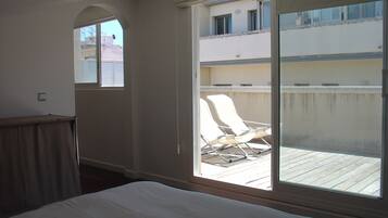 2 bedrooms, iron/ironing board, travel crib, WiFi