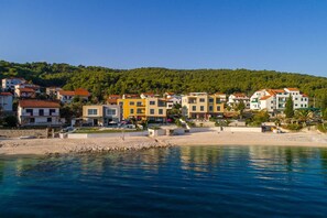 On the beach - Beachfront Villa Lemonade with Pool I (Trogir)