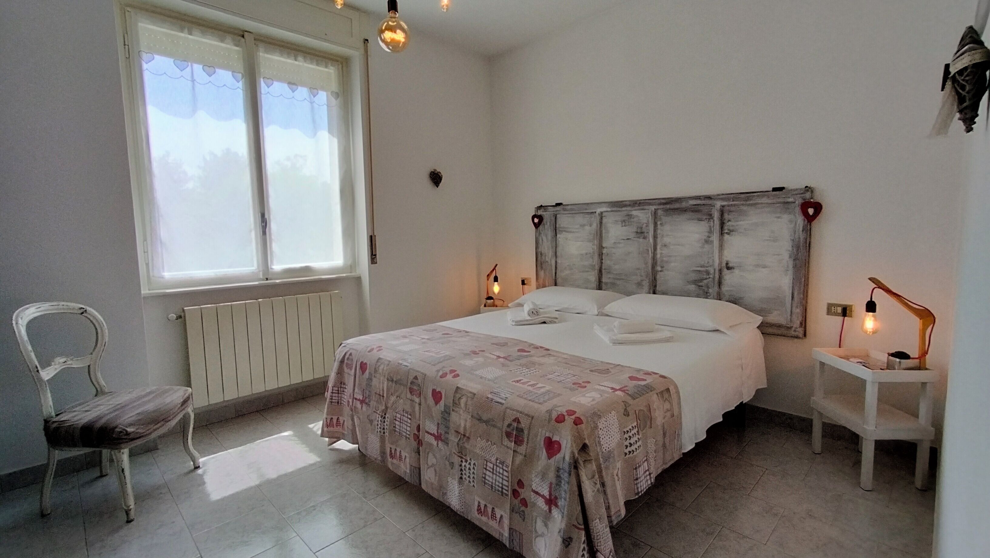 1 Schlafzimmer, Zimmersafe, Schreibtisch, Bügeleisen/Bügelbrett