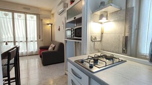 Fridge, microwave, oven, stovetop - Sweetheart Apartment - Busto Arsizio (Busto Arsizio)