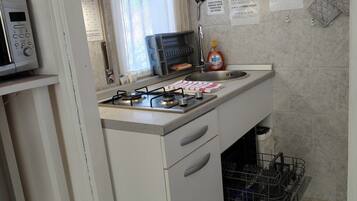 Køleskab, mikrobølgeovn, ovn, kogeplade