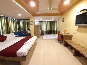 Kamar Double Superior, 1 Tempat Tidur Queen, Bebas Asap Rokok | Brankas, meja kerja, Wi-Fi gratis, dan seprai linen
