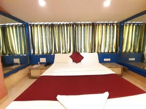 Cofres nos quartos, escrivaninha, Wi-Fi de cortesia, roupa de cama