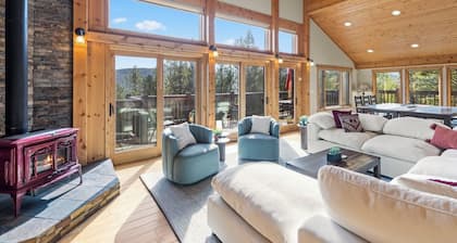 Spectacular Peak 7 Open and Great Views! STR21-01365