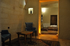 Living area - Cavusin Cave House (Avanos)