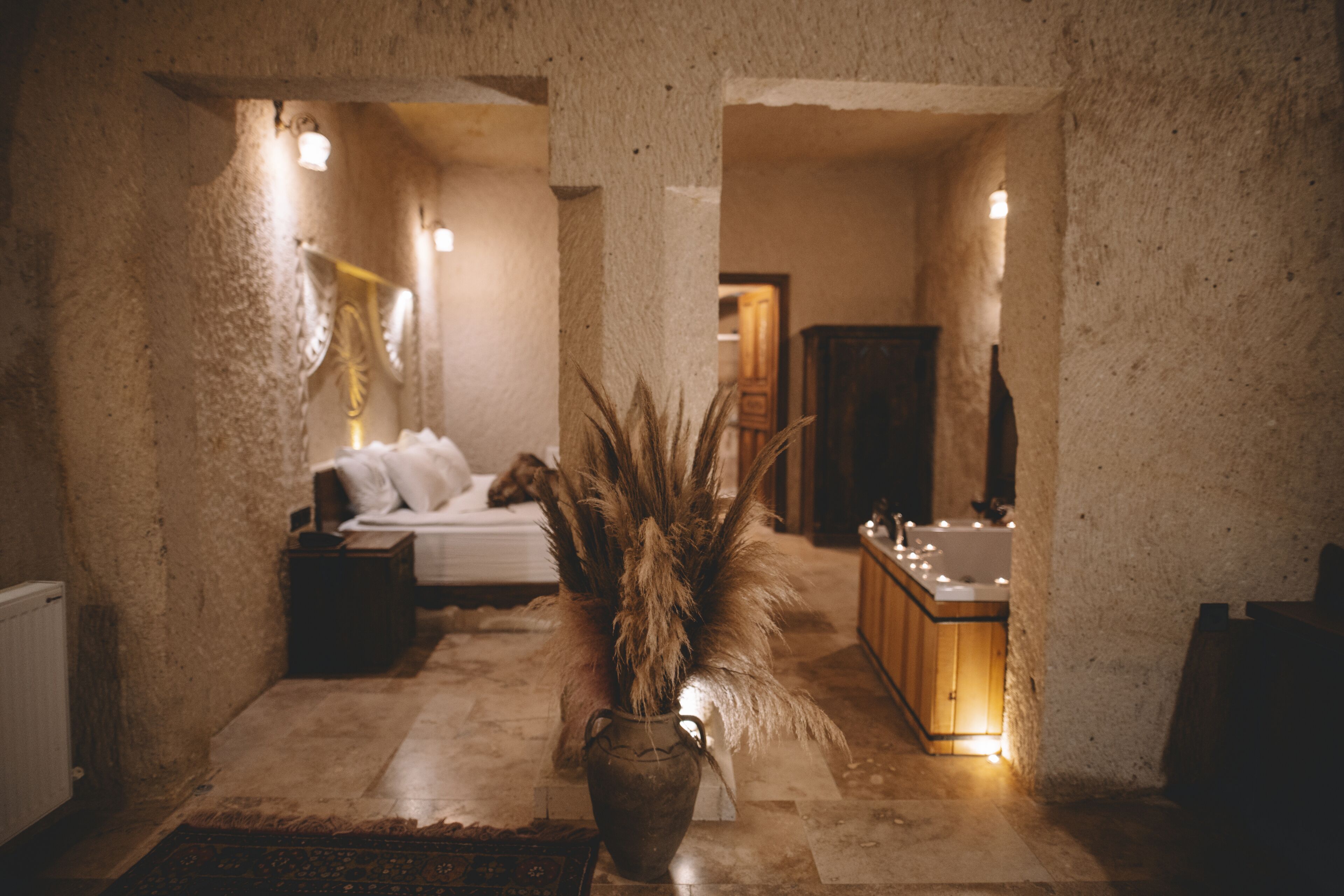 honeymoon suite | egyptian cotton sheets, premium bedding, minibar, in-room safe