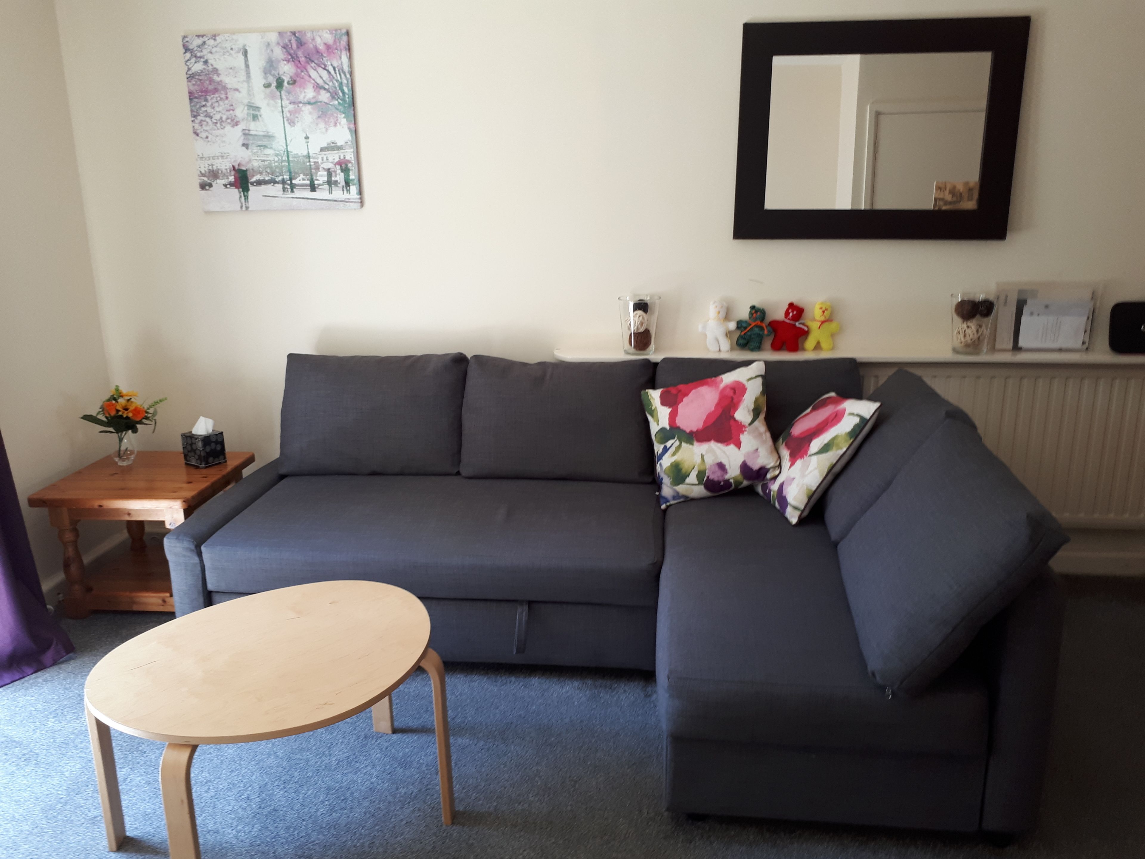 Apartment | Living room | Flat-screen TV